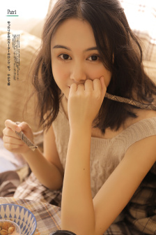 两个女孩子开车细写